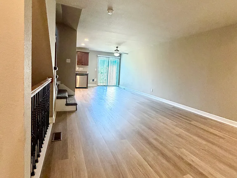 10541 Clubhouse Dr — Photo 4