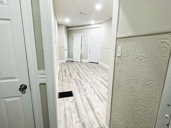 5th image of 3259 Potter St #1