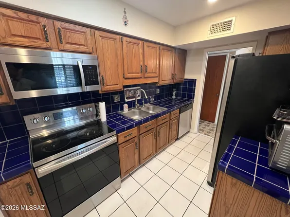 1090 N Caribe Ave, Tucson, AZ 85710