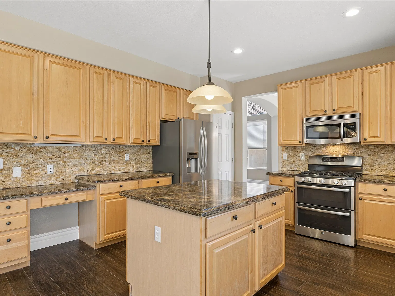 4 bed, 2730 sqft, $3,499 — Photo 4