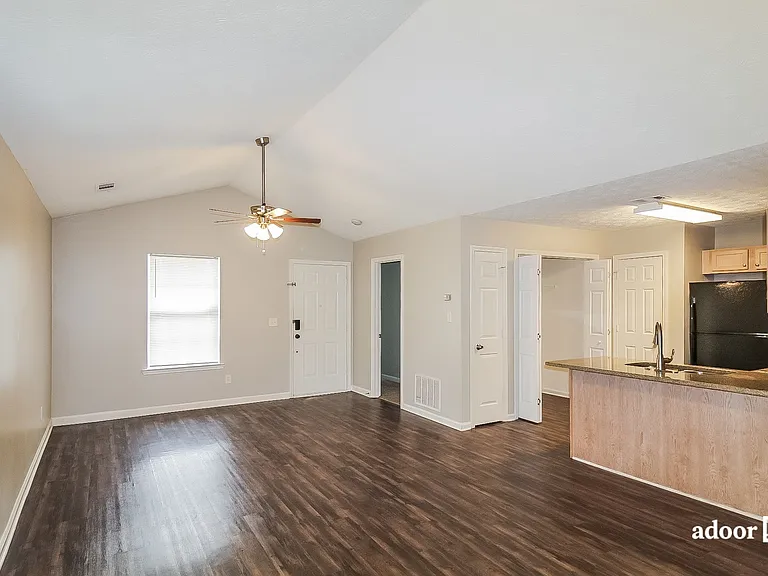 406 Autumn Lake Ct — Photo 5
