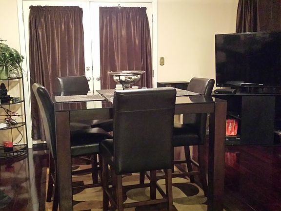 4th image of 906 Park Forest Dr