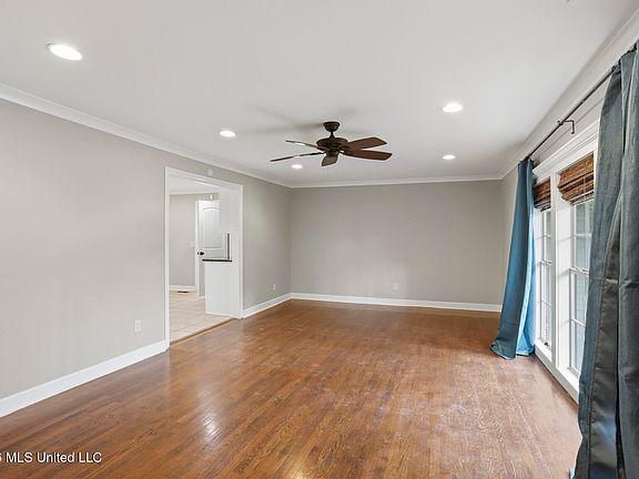 4th image of 1719 Wilhurst St