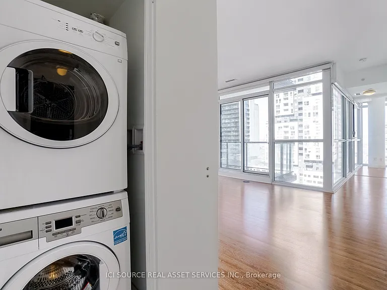 290 Adelaide St W #1504 — Photo 17