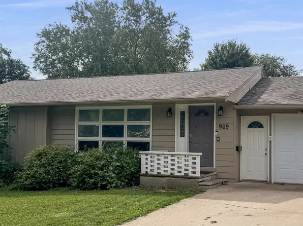 909 3rd Ave SE, Hampton, IA 50441