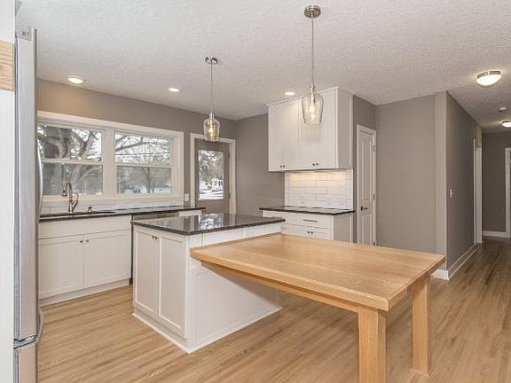 5th image of 2149 Gardenette Dr N