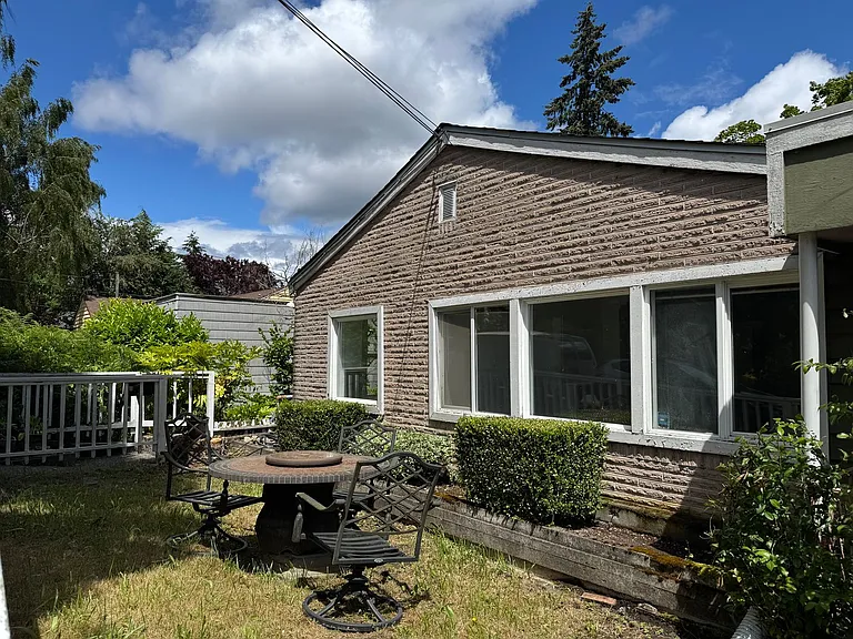 5536 38th Ave NE — Photo 17