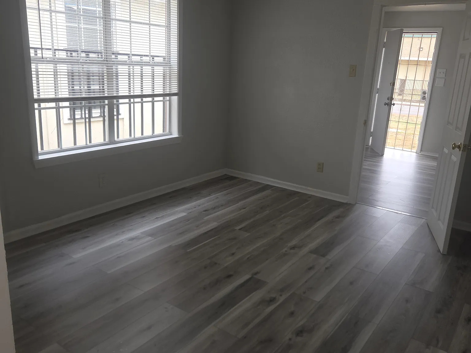 2 bed, 1100 sqft, $1,250 — Photo 4