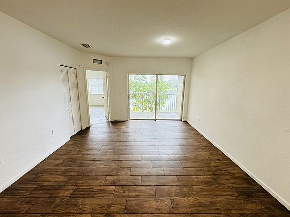 4th image of 1157 Golden Lakes Blvd #1622