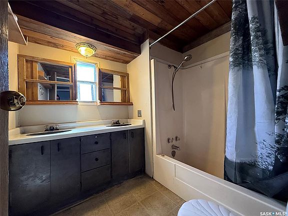 4th image of 311 Allan AVENUE