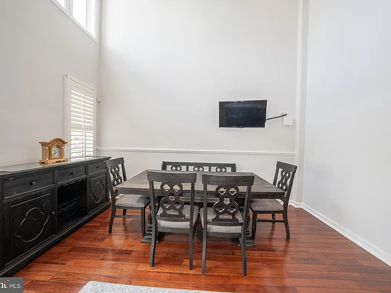 601 Poplar St — Photo 11