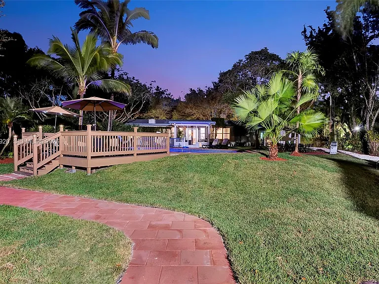 14330 SW 20th St — Photo 32