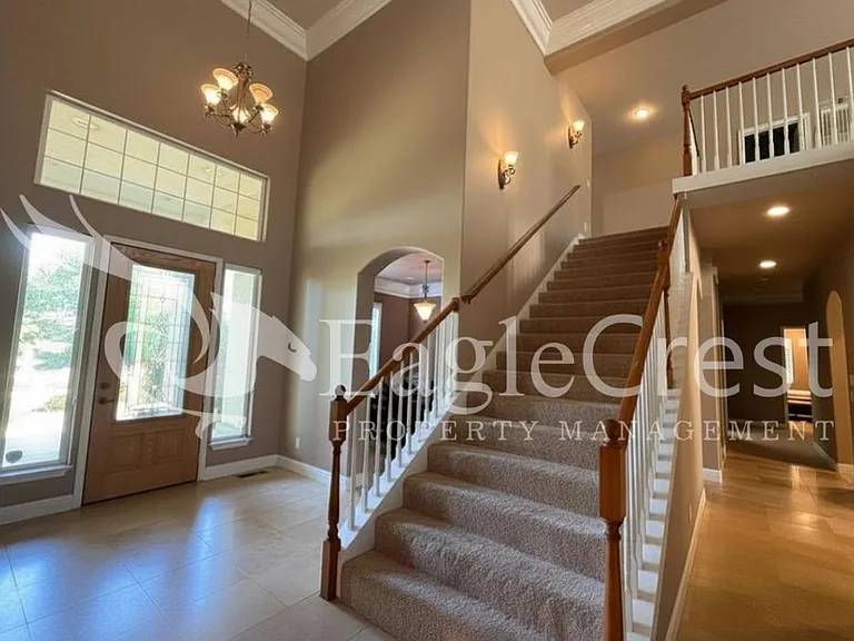 44 Vinehill Dr — Photo 20