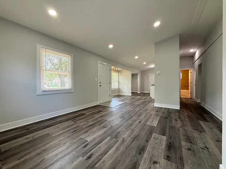 2404 Crescent Dr — Photo 5