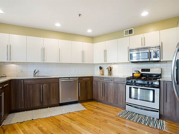 5th image of 473 Newark Ave APT 401