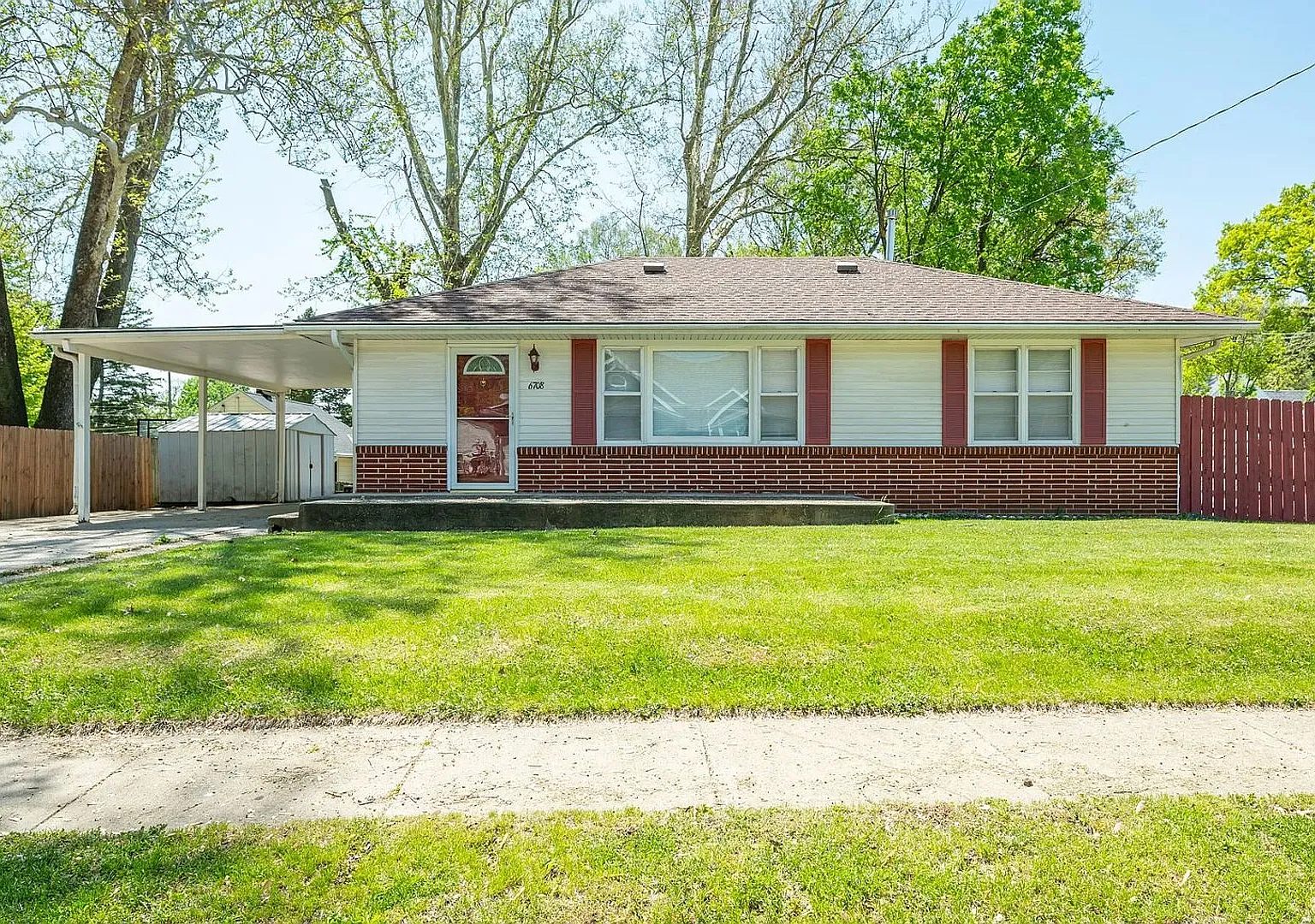 Move-In Special! Gorgeous Hardwood Floors! 3-Bed Home! — Photo 1