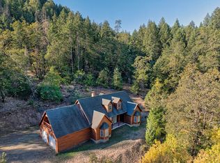 1193 Greenview Dr, Cave Junction, OR