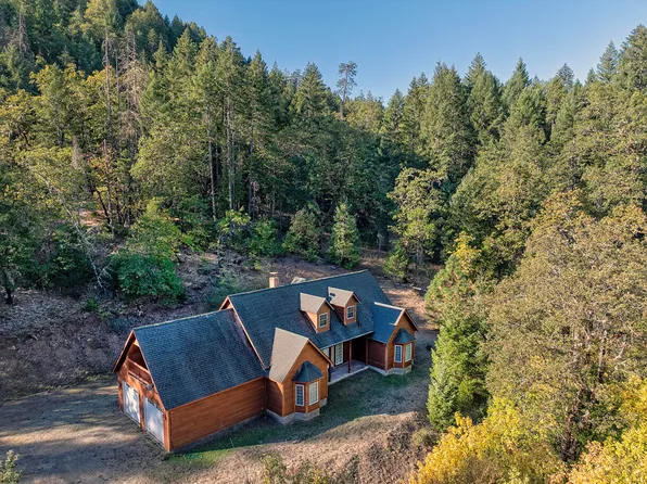 1193 Greenview Dr, Cave Junction, OR 97523