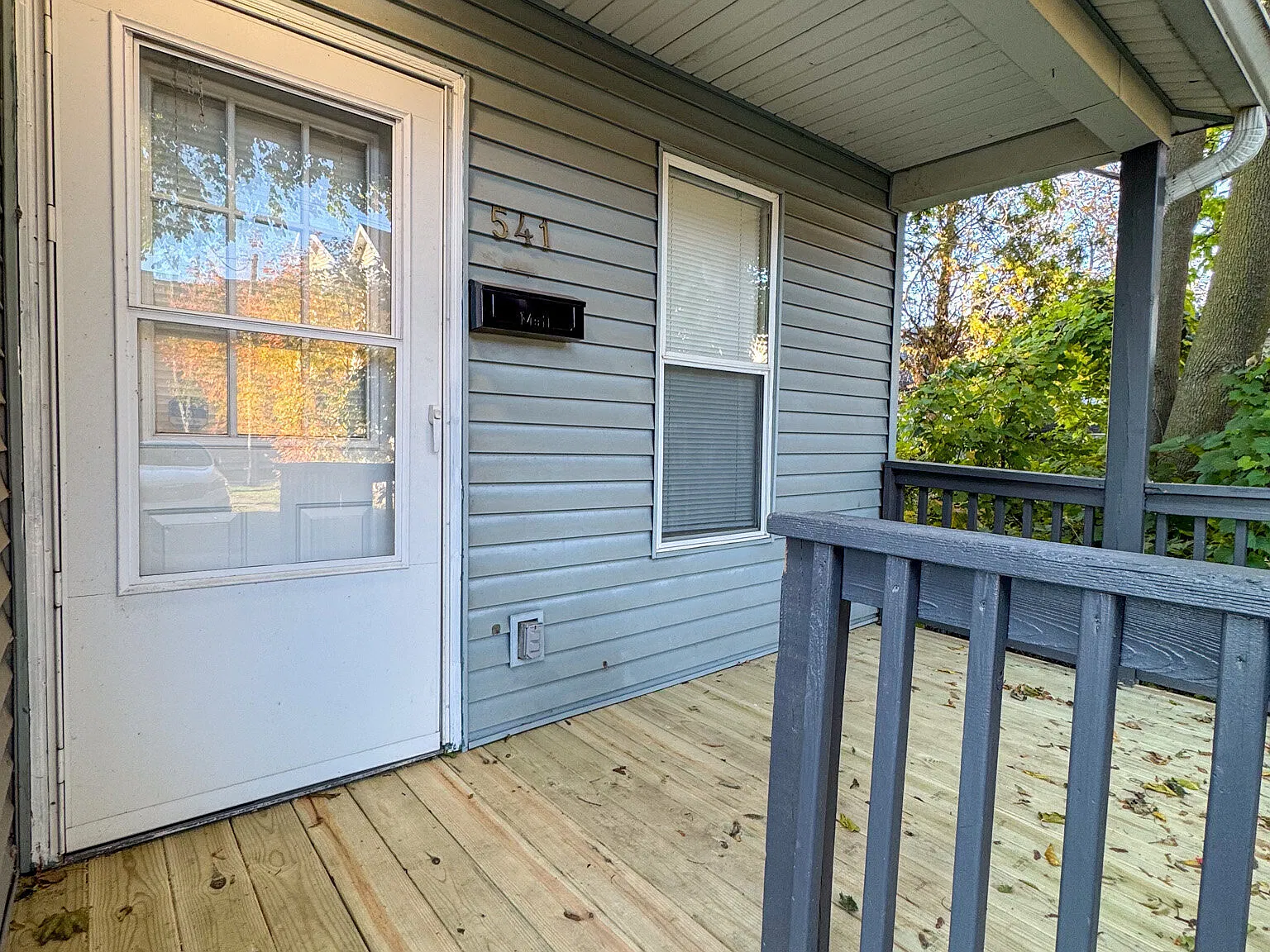 Single Family 2 Bed / 1 Bath Fully Updated — Photo 3