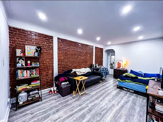 Rented by Gravity Real Estate Advisors | media 36