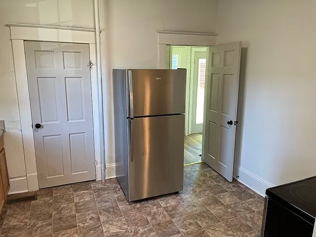 1933 Hinshaw Ave — Photo 5