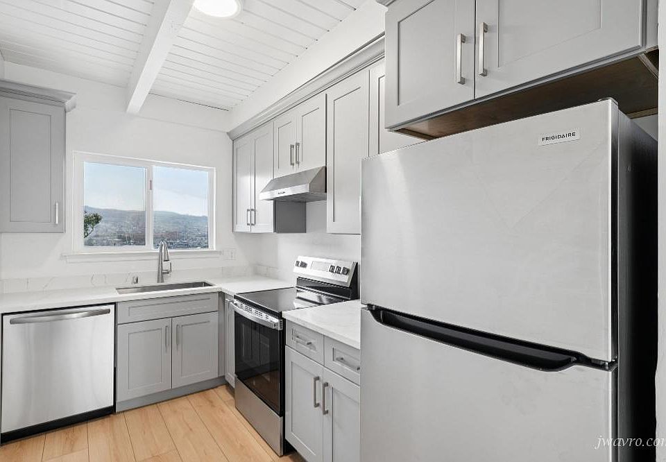1st image of 160 Monterey Blvd #10