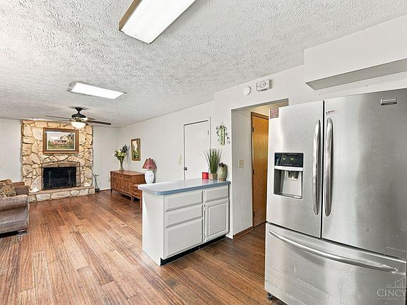 4th image of 8488 Bluebird Dr