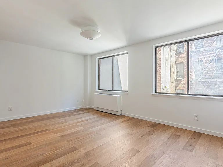 239 E 10th St #3A — Photo 3