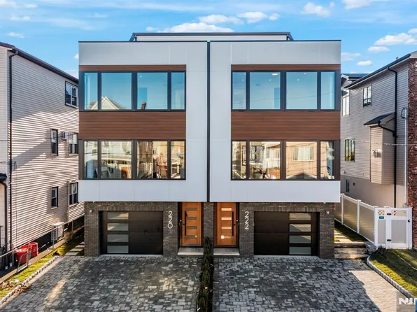 222 Washington Pl, Cliffside Park, NJ 07010