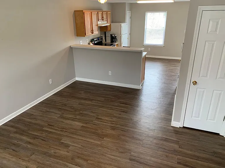 457 Dabney Dr — Photo 3