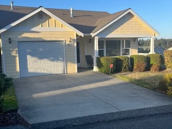 605 NW 12th Loop, Oak Harbor, WA 98277