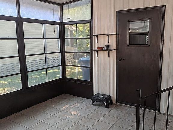 3rd image of 35 Butler Blvd