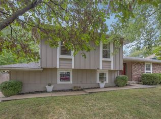 203 SE Circleview Dr, Lees Summit, MO 64063