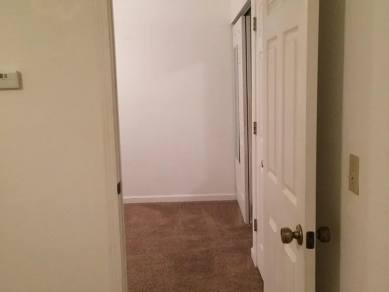 400 Anthony Dr — Photo 4