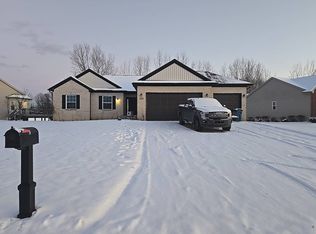 8260 Peninsula Cir, Grand Blanc, MI 48439