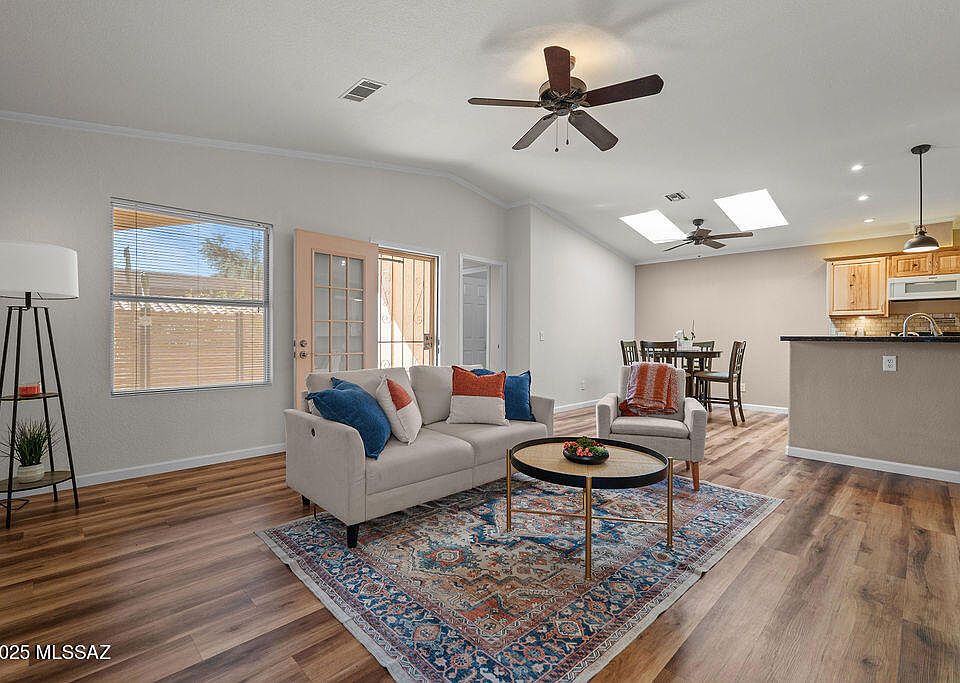 1st image of 543 W Deerview Ct
