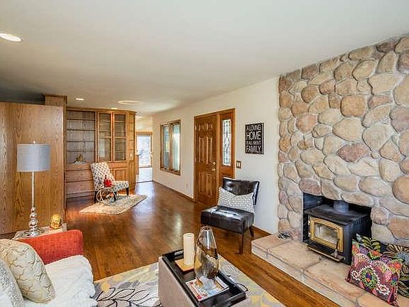 4th image of 2661 Rollingwood Dr
