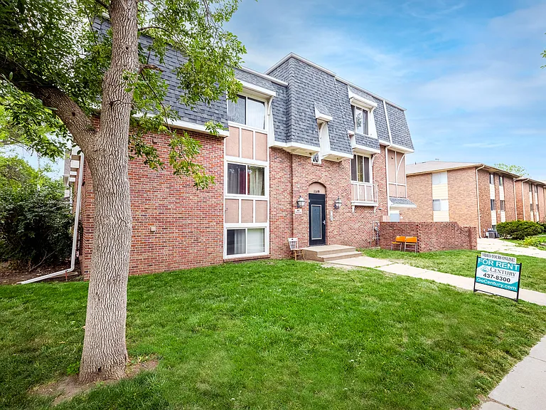 1149 E St #15 — Photo 15