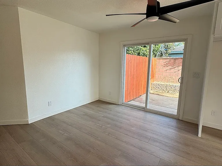 804 N Geneva St #B — Photo 2