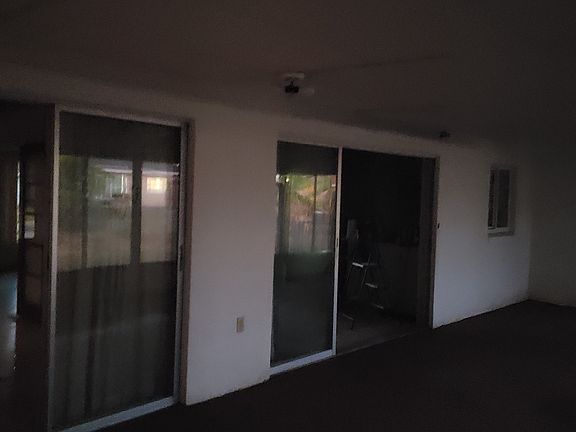 4th image of 219 Crescent Ct E