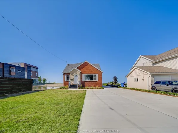 13902 Riverside Dr E, Tecumseh, ON N8N 1B6