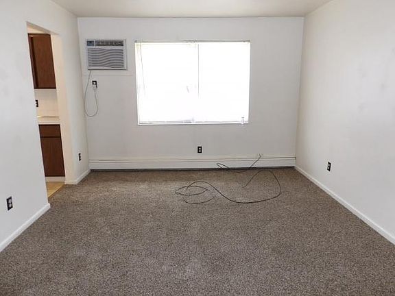 3rd image of 972 Patricia Dr APT 3