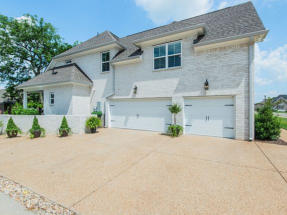3rd image of 1581 Bunbury Dr