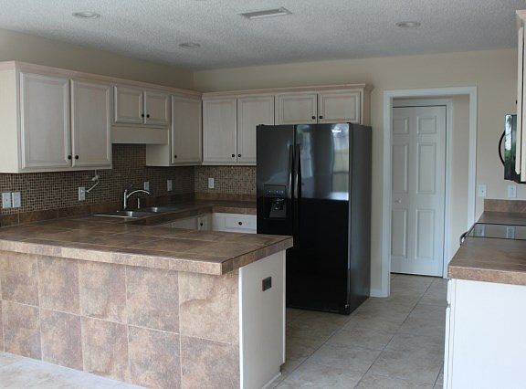 3rd image of 107 Claire Ct