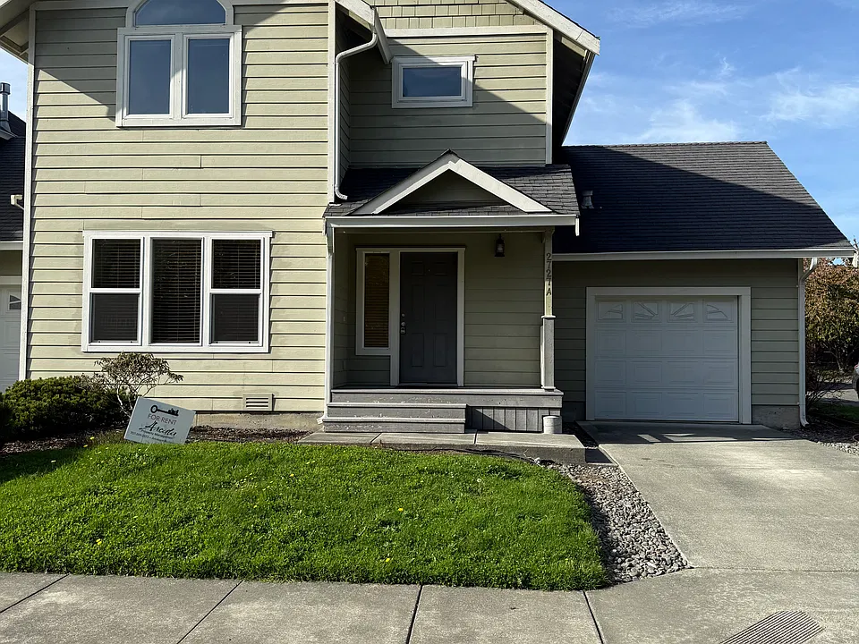2727 A Meadow Creek Way (duplex)