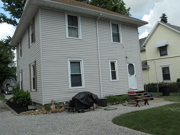 3rd image of 227 Saint James St