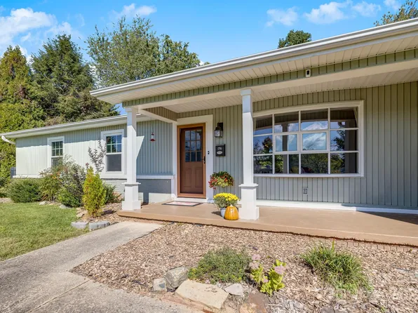 1716 Glenheath Dr, Hendersonville, NC 28791