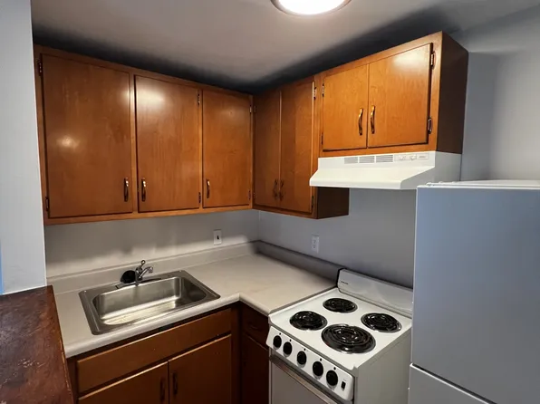 11 Perry Dr APT 6, Danvers, MA 01923