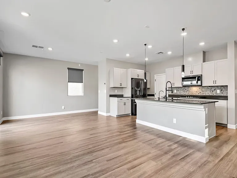 7110 Cass Ave — Photo 4