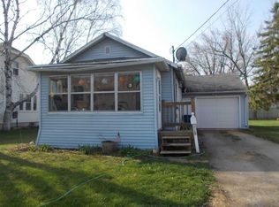 513 6th St, Menasha, WI 54952